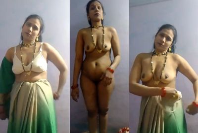Watch BF lady strips and shows her desi nude body to her Married