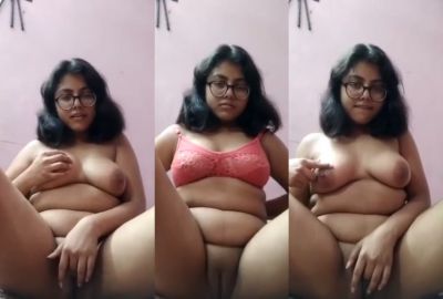 Watch fingers boob chashmish girl squeezes her boobs and Big