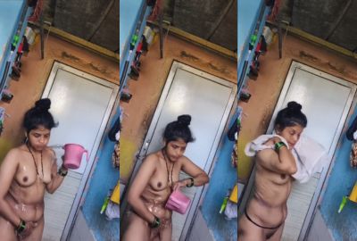 Watch bathroom neighbor records a desi milf bathing in her Perverted