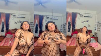 Watch vibrator Indian nude lady masturbates with a Big-boob