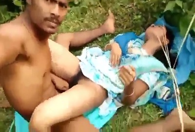 bushes pervert fucks his married GF outdoors in the Desi