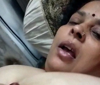 Aunty naked MMS bade chuchi wali