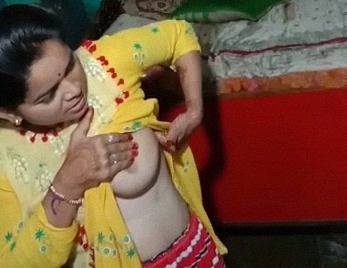 Girl lifting her kameez desi dehati