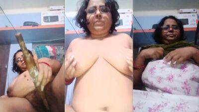 Lady fucks pussy with belan Desi aunty sex video
