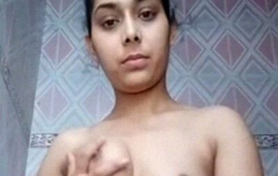 Lady showing off her tight asshole and pussy Desi
