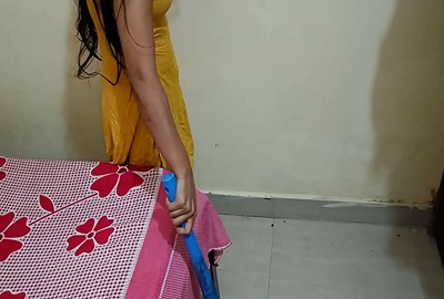 Man bangs maid’s pussy Indian