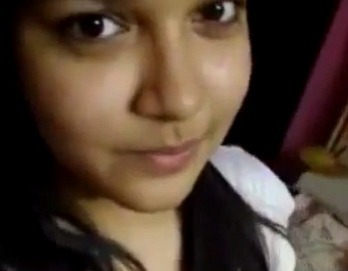 Ladki dikhati hai Indian nude solo