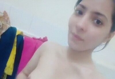 Full nude teenage girl choot show Kashmiri