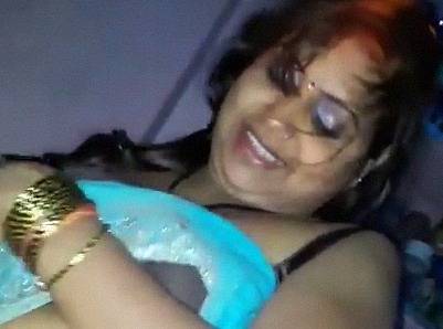 Riding XXX Local MILF randi India