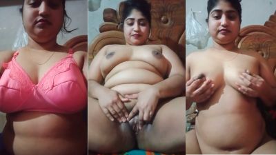 Lady exposes her naked body and fingers pussy nude Indian
