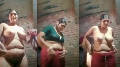 Bhabhi records her MMS for her Devar nude desi