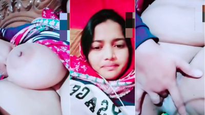 Fingers her pussy and presses her boobs Pakistani milf