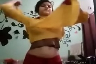 Girl strips and gets naked Indian leaked MMS
