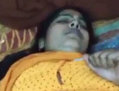 Aunt in yellow saree having sex XNXX video